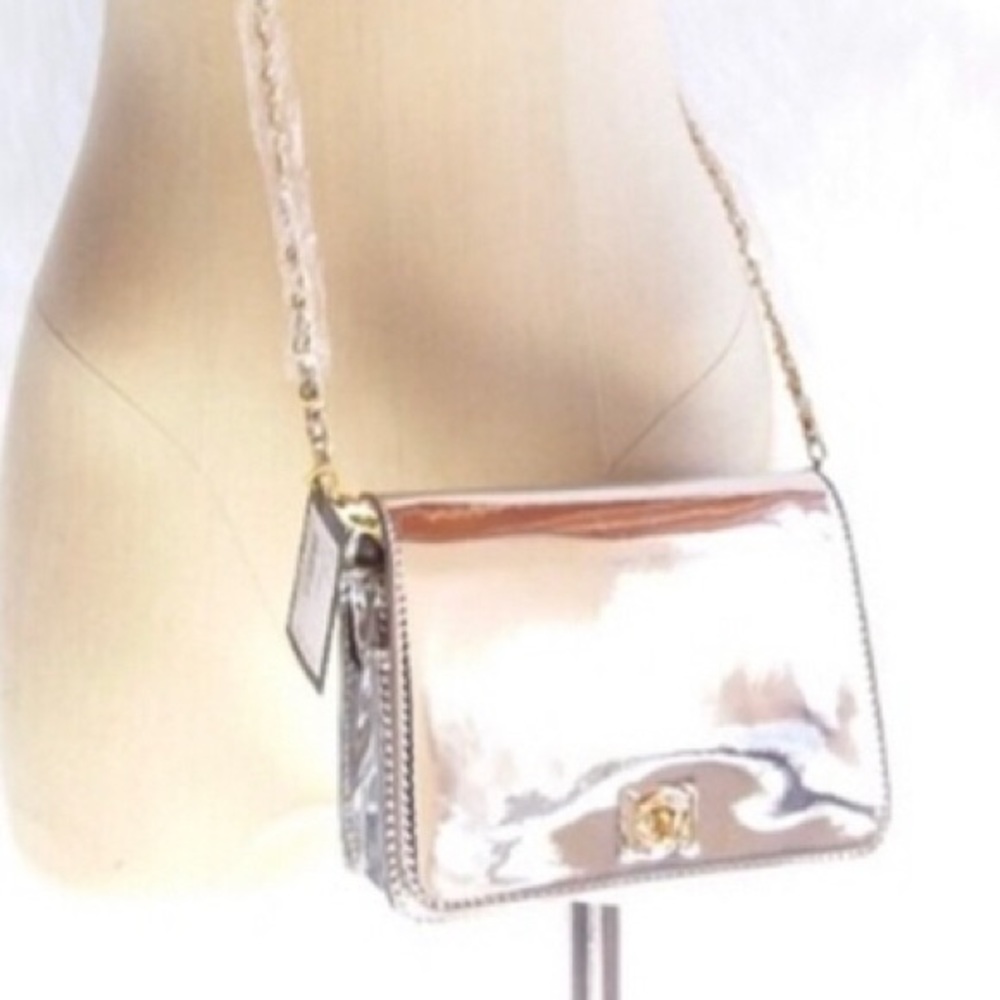 BEBE KYLIE CROSSBODY CLUTCH BAG METALLIC SILVER SUPER SHINY PURSE GOLD CHAIN Y2K